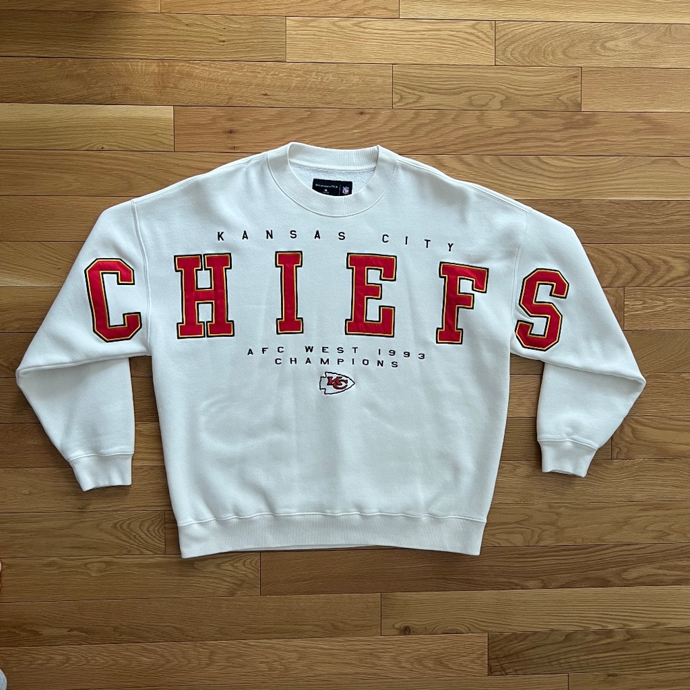 Abercrombie & Fitch Oversized Kansas City Chiefs Crewneck Sweatshirt